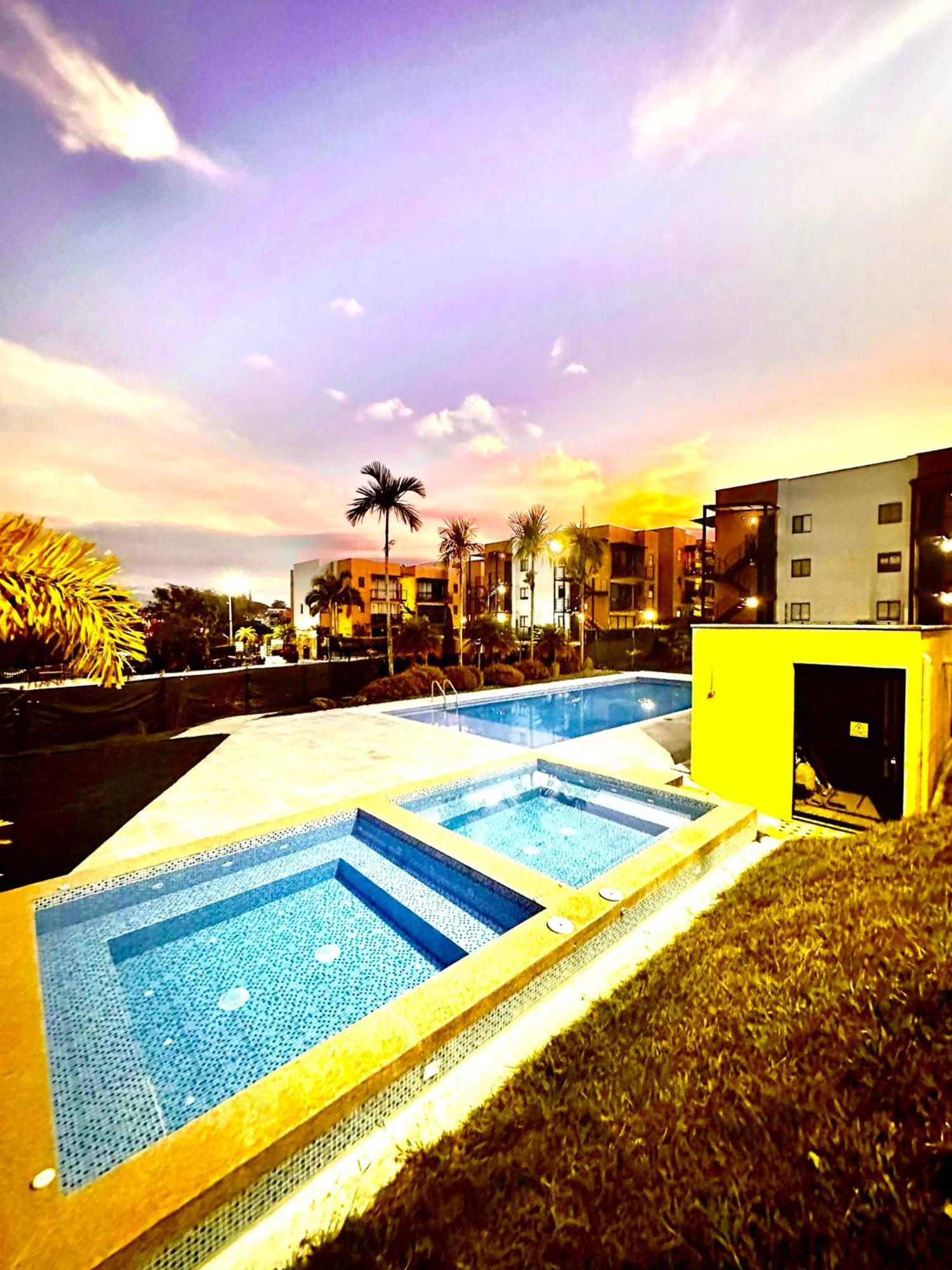 Apartamento Privado Vacacional A 5M Del Aeropuerto, 20 Minutos Del Parque Del Cafe Y Centro De Armenia Con 4 Piscinas, 3 Jacuzzi, Sauna By Molca Xperiences 3H Ngoại thất bức ảnh